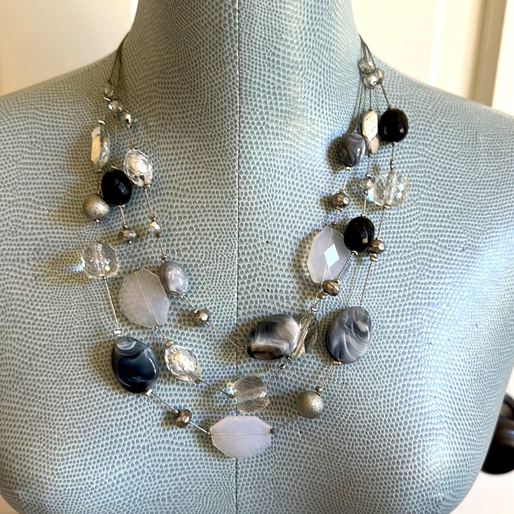 Triple strand nexklace
